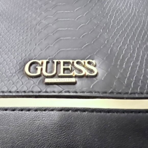 🎉SALE🎉 GUESS Black Faux Leather Snakeskin Gold Chain Convertible Crossbody NEW - Picture 5 of 13